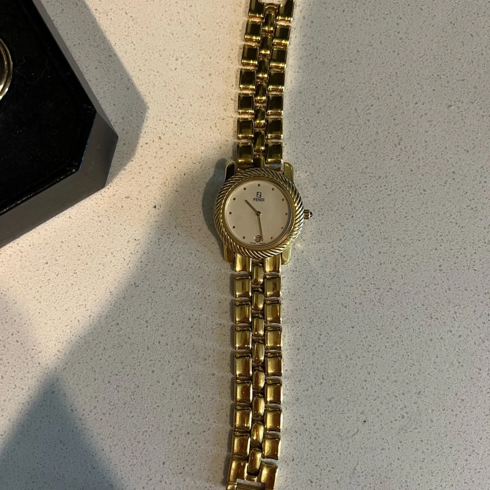 VINTAGE FENDI gold watch - Picture 3 of 10